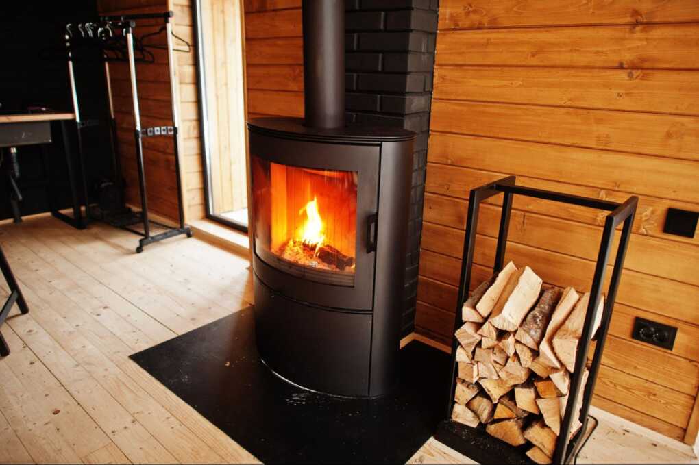 free-standing metal wood-fired fireplacestove