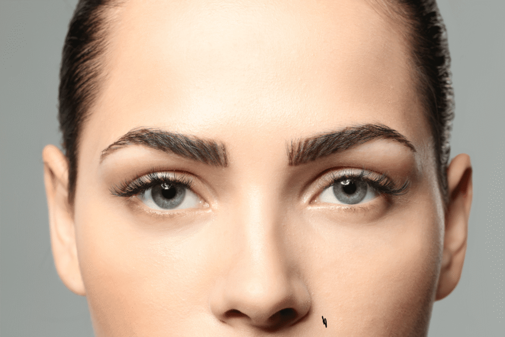 Castor Oil for Eyelashes and Eyebrows: A Natural Growth Serum