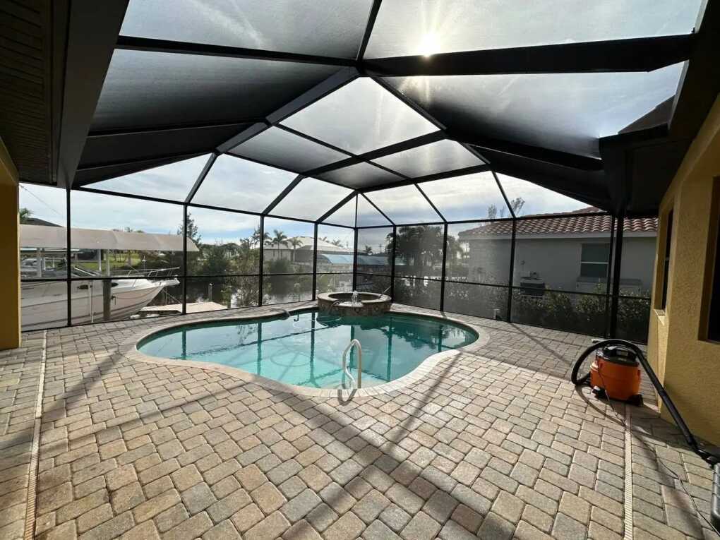 What is the Best Pool Enclosure Company in Florida