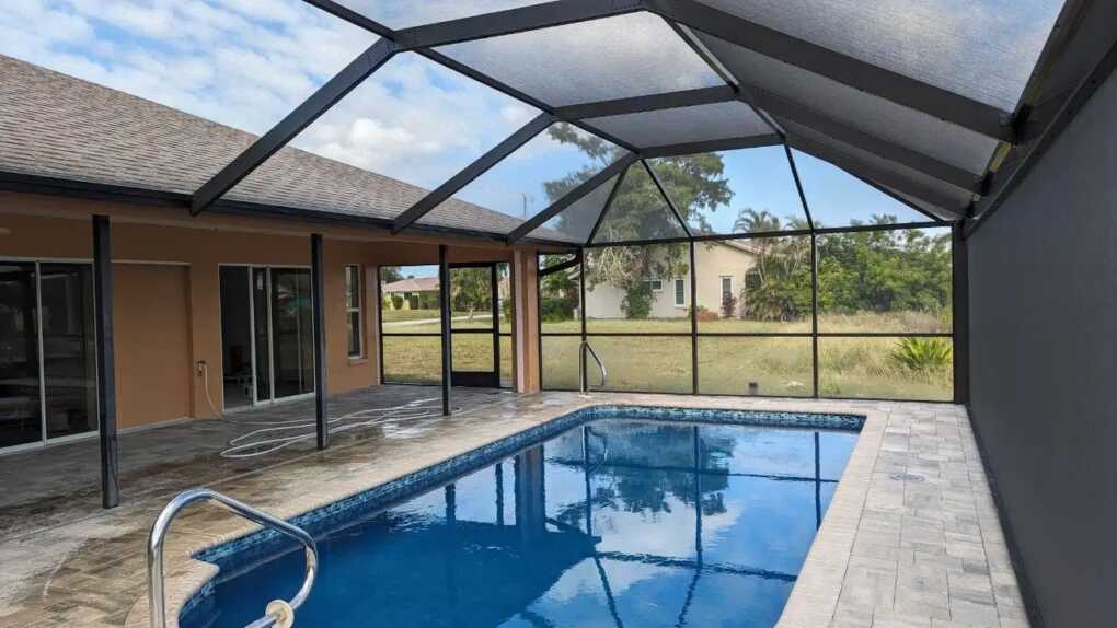 What to Look for in the Best Pool Enclosure Companies